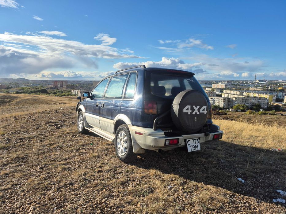 Mitsubishi RVR 1994 год