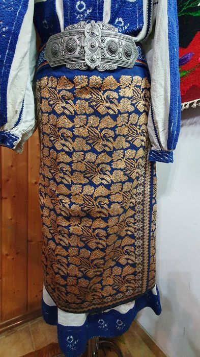 Costum popular (ie/camaa, valnic/fota/catrinta/opreg)
