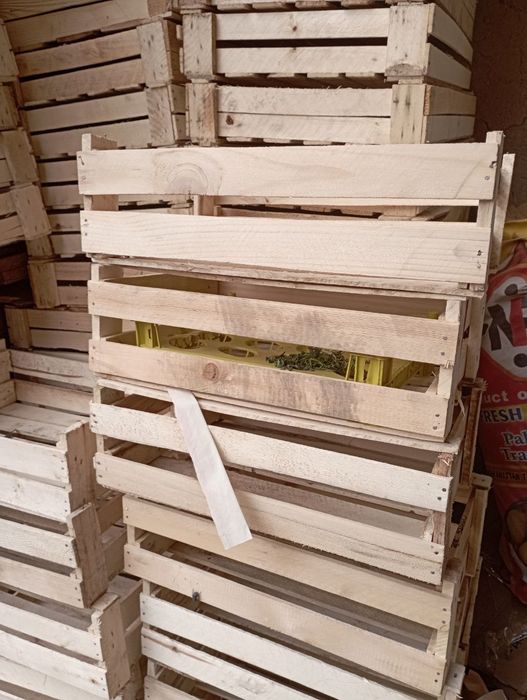 Meva va koʻchatlar uchun yashiklar