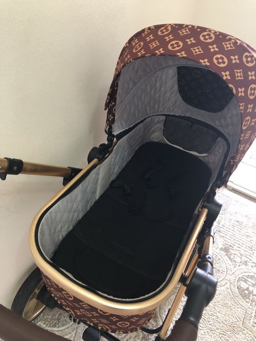 Коляска от фирмы Амели