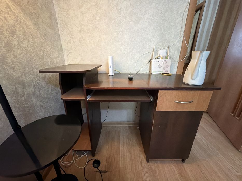 Отдам стол за шоколадку