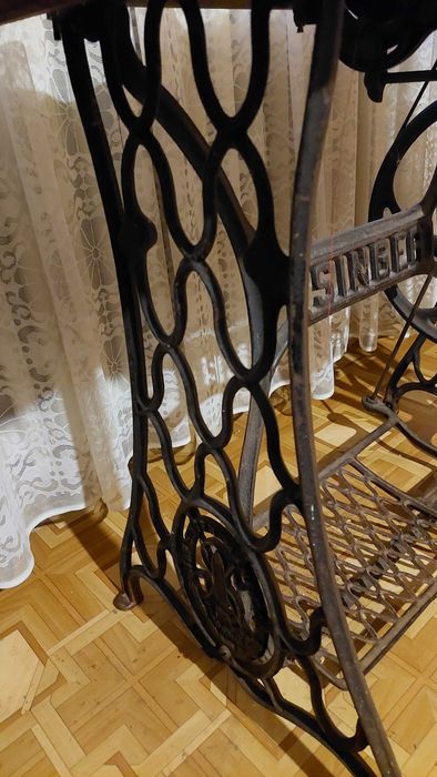 Masina de cusut Singer