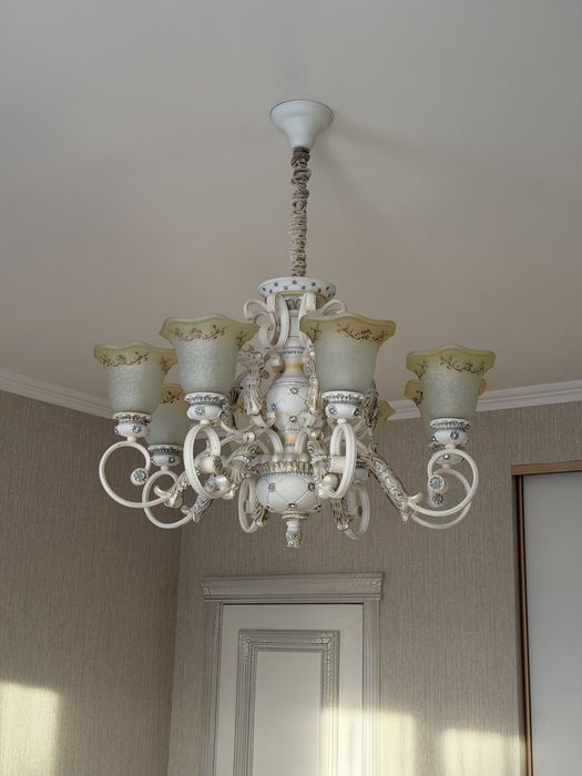 Продам красивую люстру