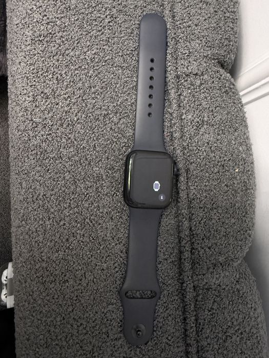 СРОЧНО продам Aplle Watch SE