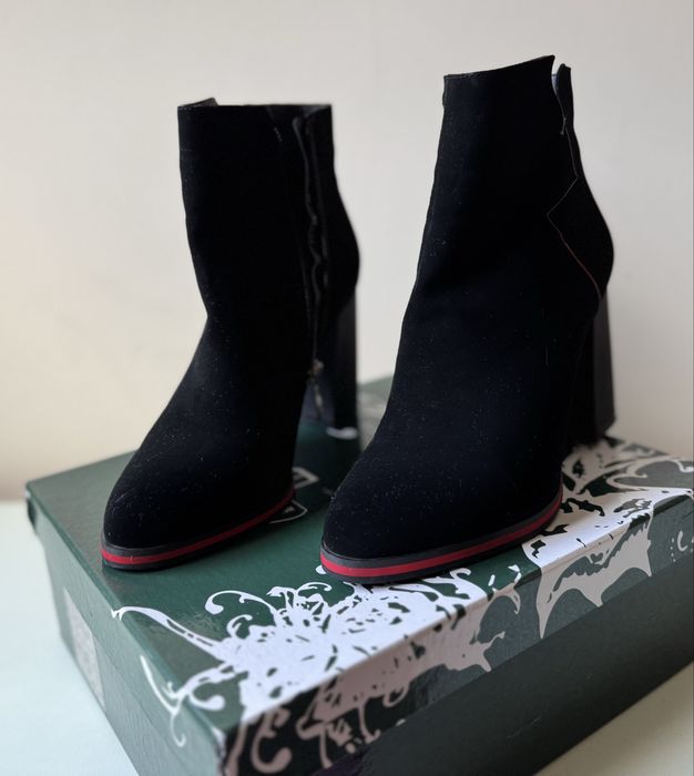 Черни боти- велур