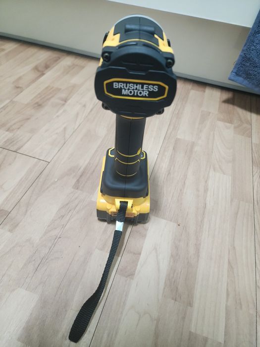 Шуруповерт DeWalt