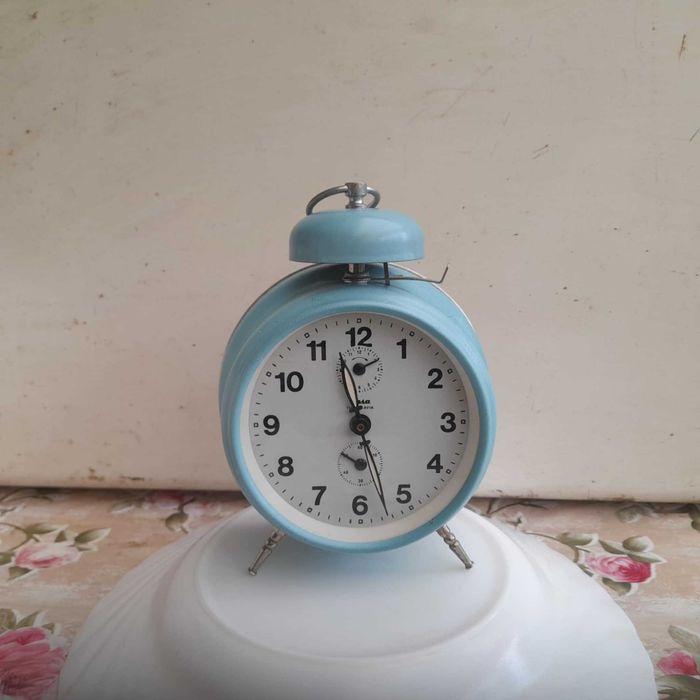 Ceas desteptator de masa - mecanic Jnsa fabricat in Yugoslavia .