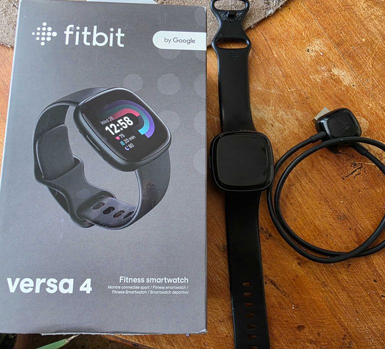 Смарт часовник Fitbit versa 4