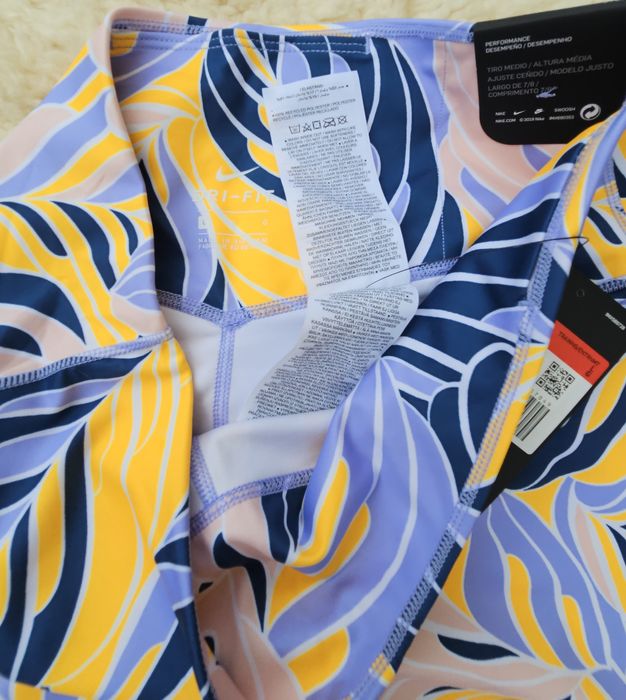 Nike оригинален дамски клин Л размер нов