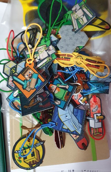 Cartonase, figurine, colectii magazine