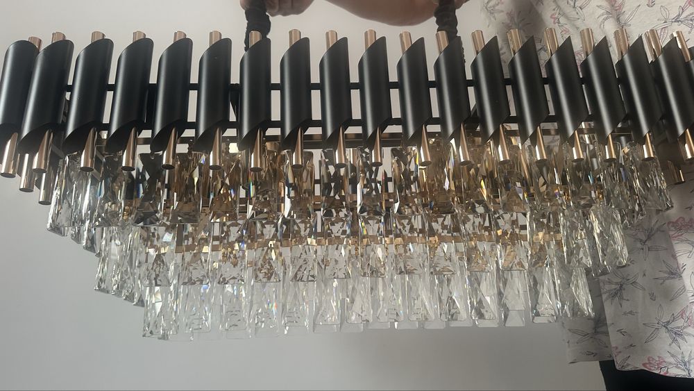 Новая люстра срочно продам