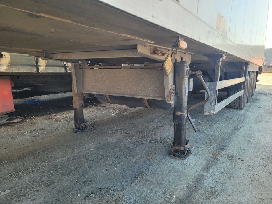 Sasiu semiremorca frigorifica cub schmitz axe saf rezervor roti picioare