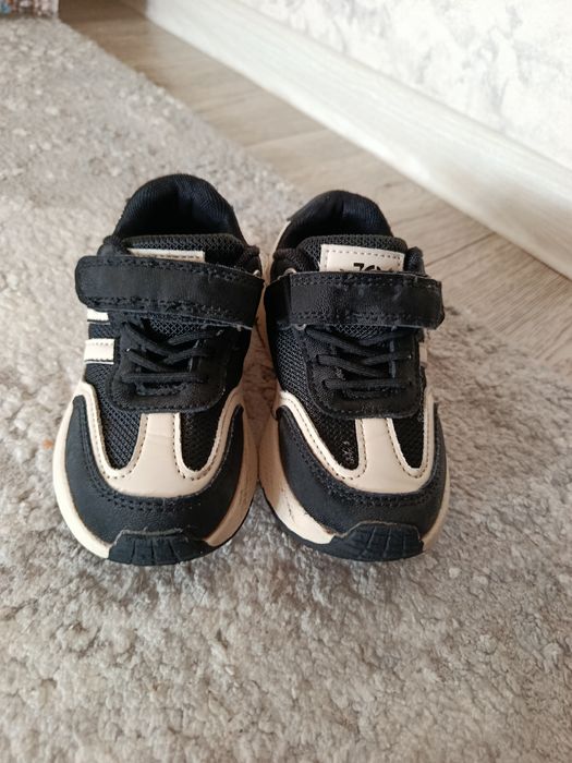 Детские кроссовки