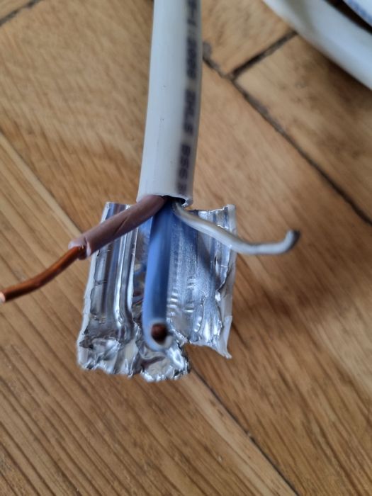 Cablu electric rigid ignifug cu izolație de aluminiu 2 x 2 mm și  3 x1,5 mm