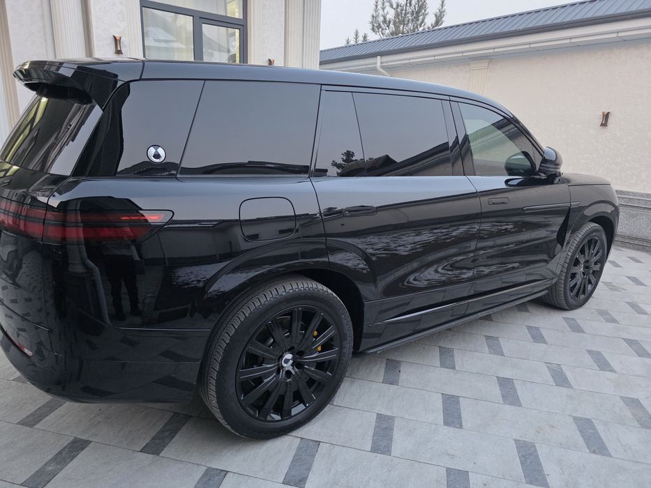 Avtomobil DENZA N9 2025 ful pozitsiya