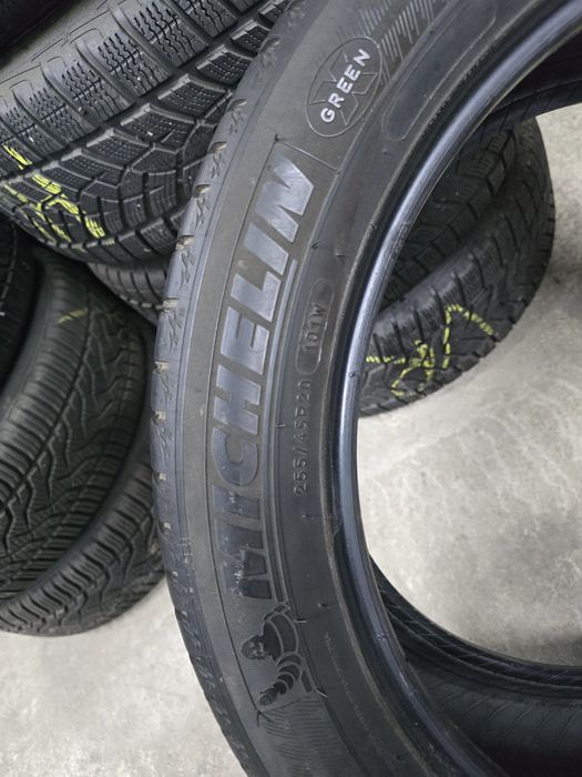 2 Броя 255/45/20 Michelin 7mm