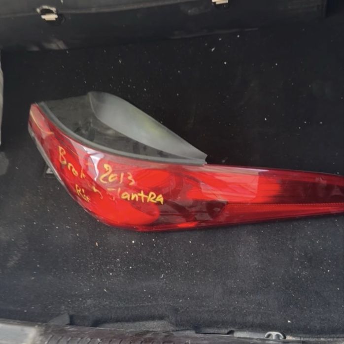 Фонарь на Hyundai Elantra