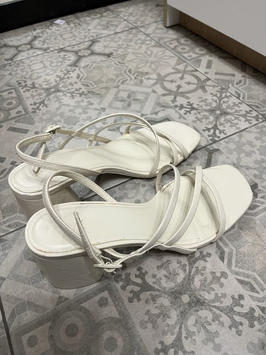 Босоножки белые женские