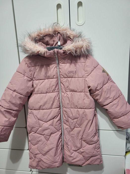 Продам куртки на девочку