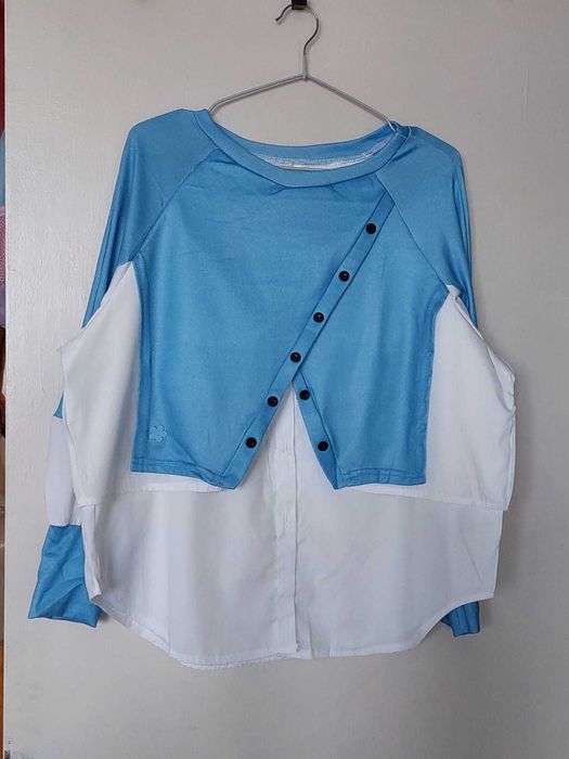 Top bluza camasa alba-bleu, cu floare bleu