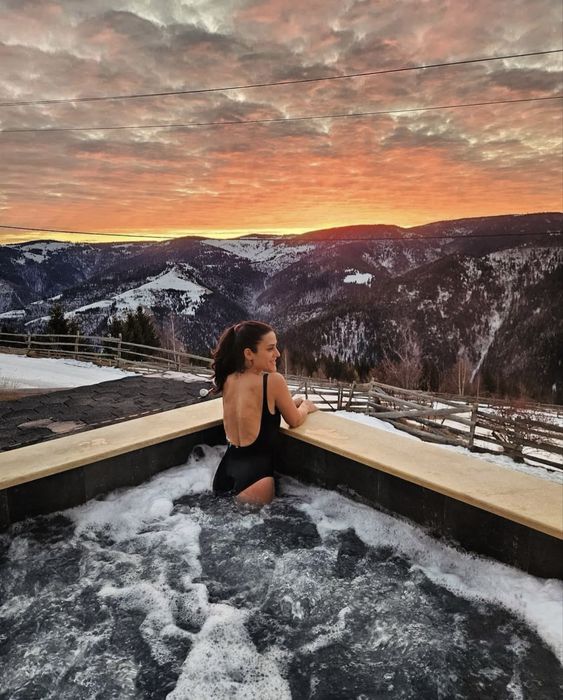 Inchiriere cabana cu jacuzzi, Dom Cabin A-frame