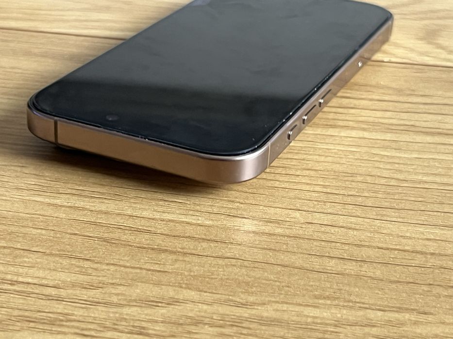 iPhone като нов 16 pro 128gb desert 90% бартер/заменям