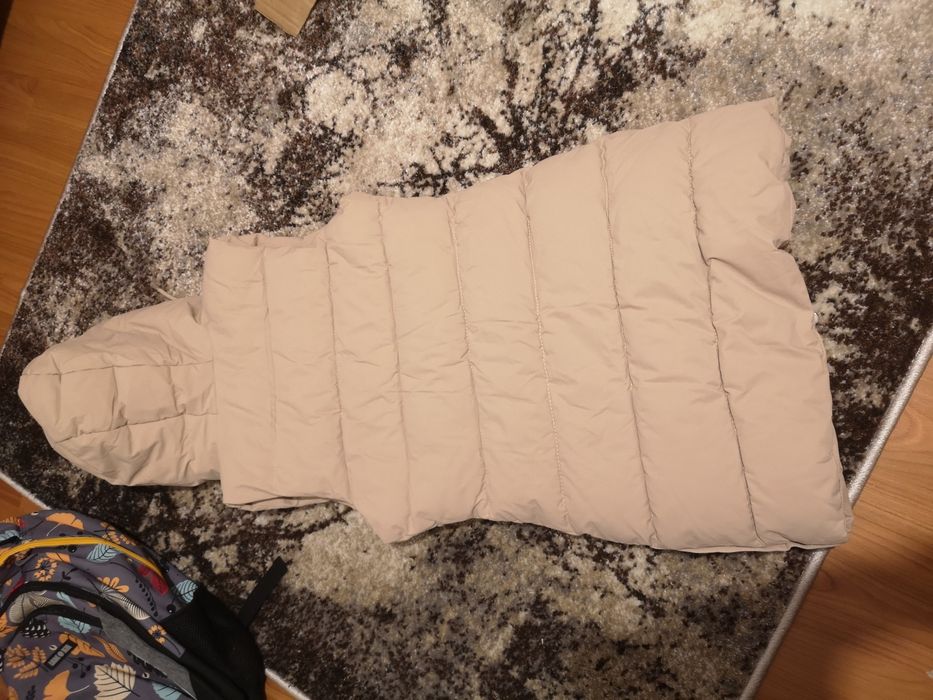 Vesta cu gluga groasă 8 ani