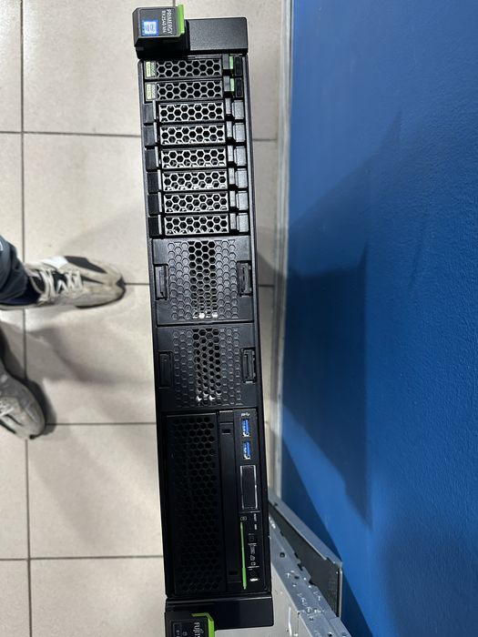 Vand server fujitsu rx2540m4 nefolosit intel xeon silver 4108 32gb ram