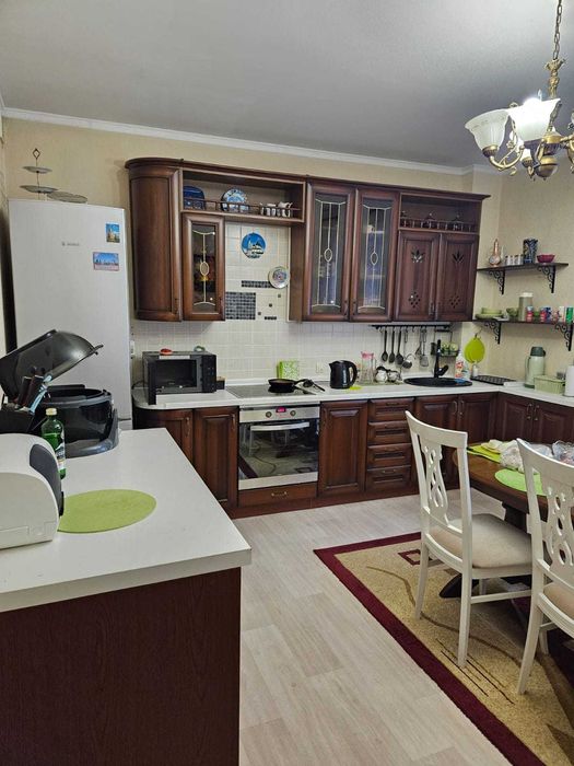 Продам  кирпичный коттедж