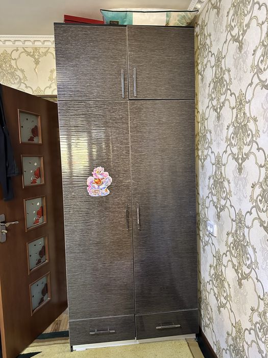 Srochni shkaf sotiladi