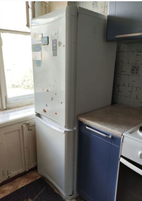 Продам холодильник indesit