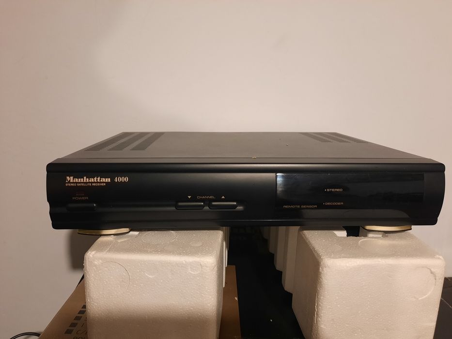 Ретро сателитен приемник Manhattan 4000 Stereo + оригинално дистанционно (РАБОТЕЩ)
