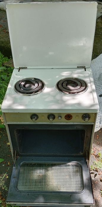 Электроплита с духовкой