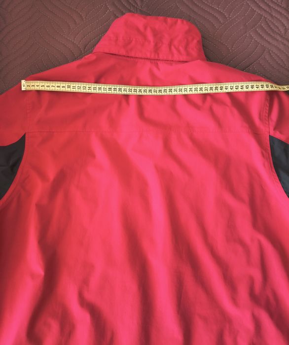 Продавам мъжко туристическо яке