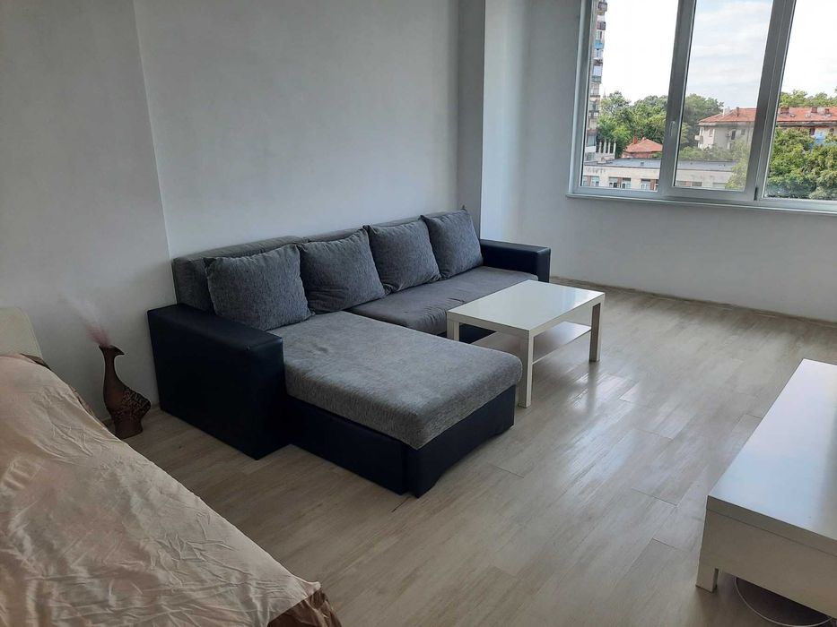 Дава се под наем Двустаен апартамент в Ямбол, Център - 55 кв.м за 229.5 € - Снимка #1