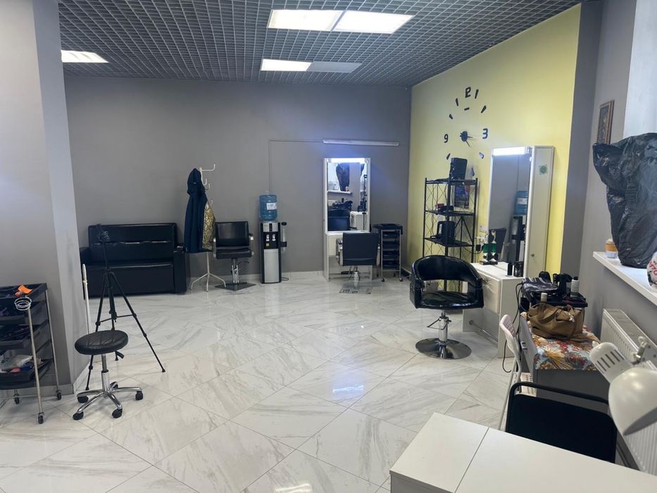 Сдается кресло для парикмахера универсала