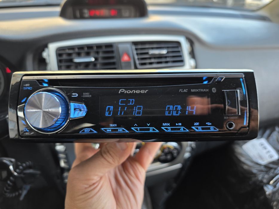 Продавам Pioneer deh-s5000bt