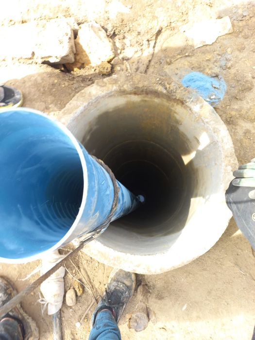 Executam lucrări de foraje.