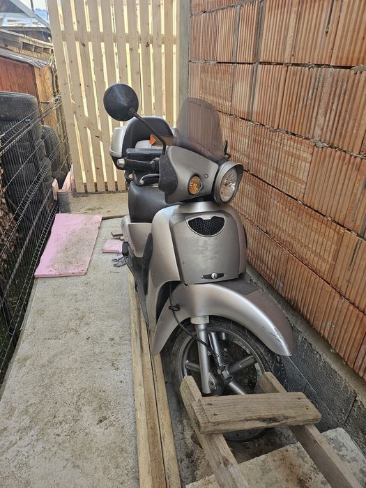 Aprilia scarabeo 125 si malaguti