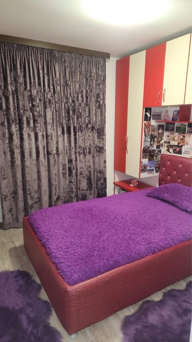Vand sau schimb apartament cu 4 camere cu casa