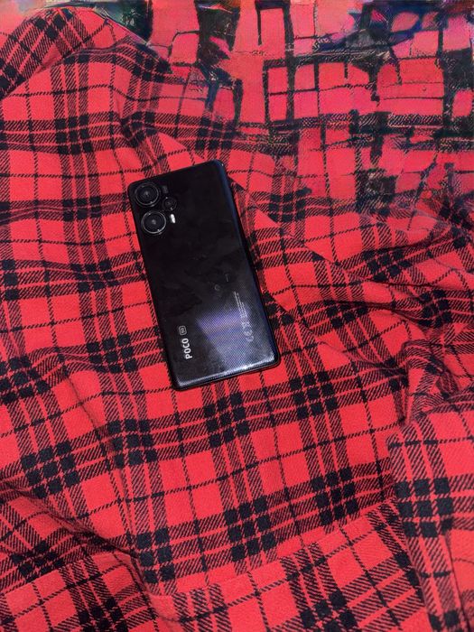 Продам смартфон Poco f5 5g