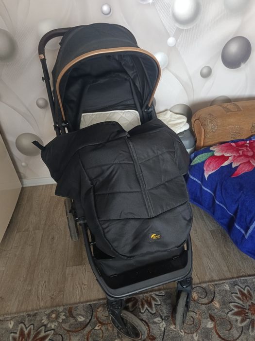 Продам коляску состояние нового