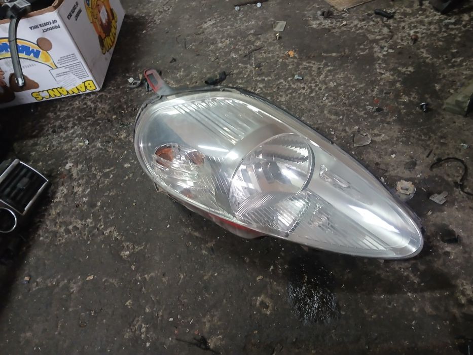 Far Faruri Fiat Grande Punto din 2006