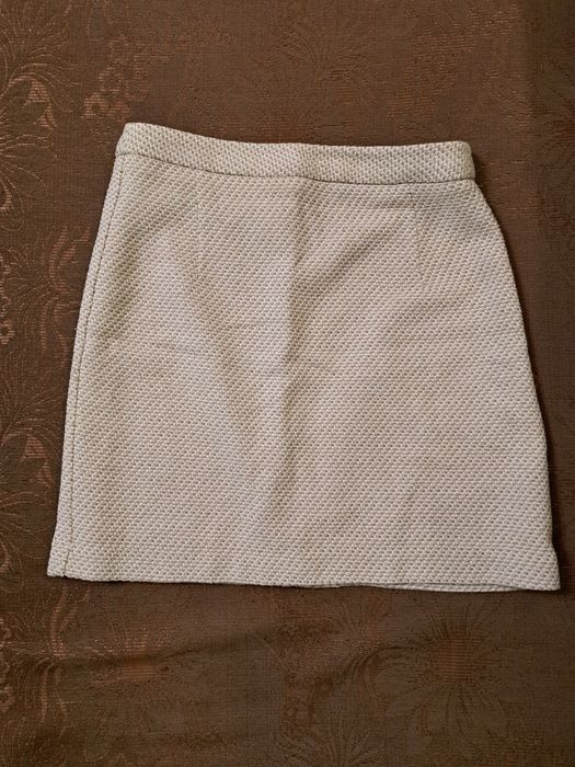 Классическая бежевая юбка