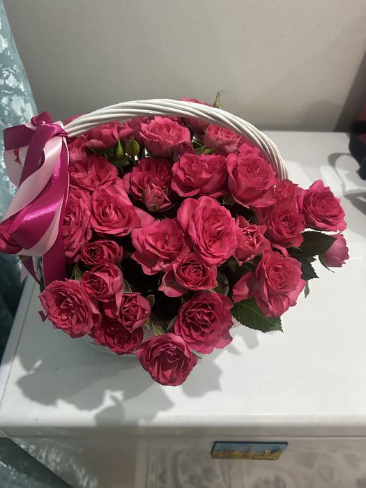 Продам розы в карзине