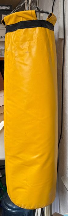 Продам грушу боксерскую.