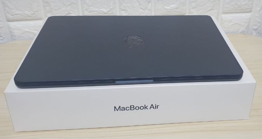 Macbook M2 air midnight blue sotiladi