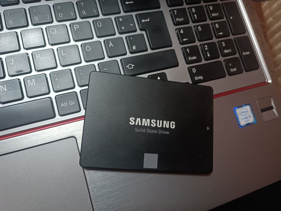 Fujitsu Lifebook E756 intel Core i5-6200u/16GB DDR4/250GB SSD