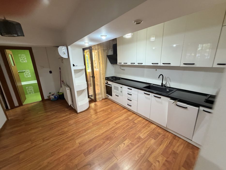 Vand Apartament 3 camere!