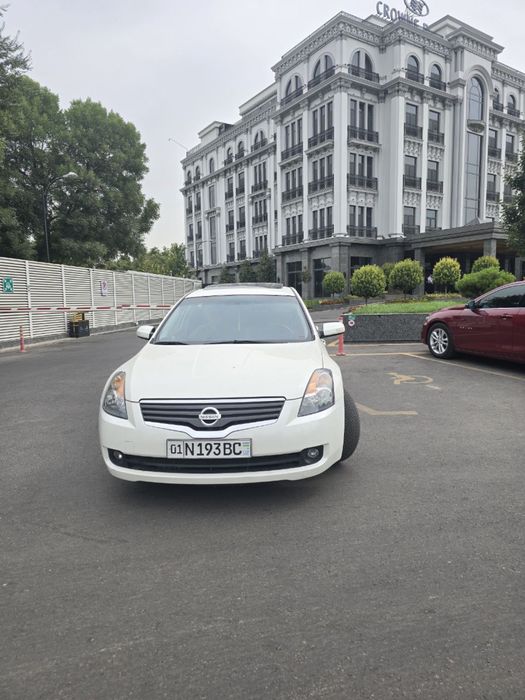 Nissan Altima sotiladi. Propani bor.